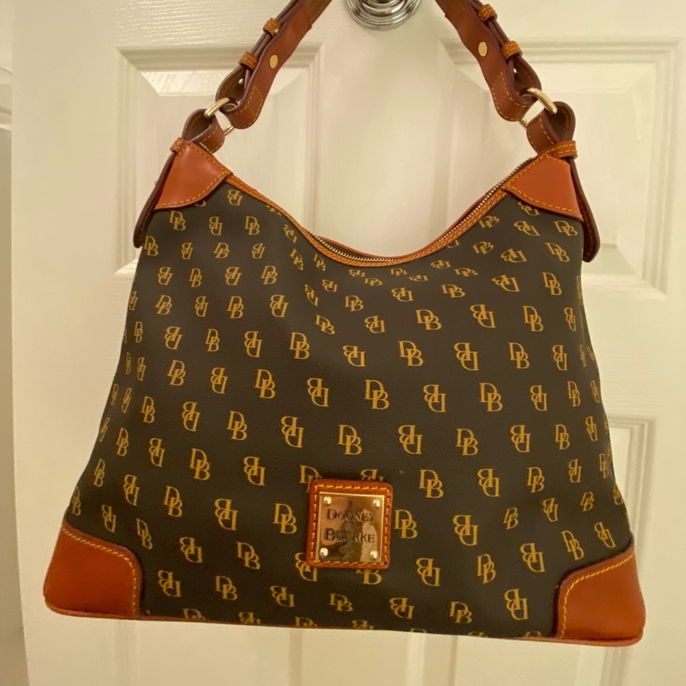 Like new Dooney & Bourke leather shoulder bag, about 9x11
